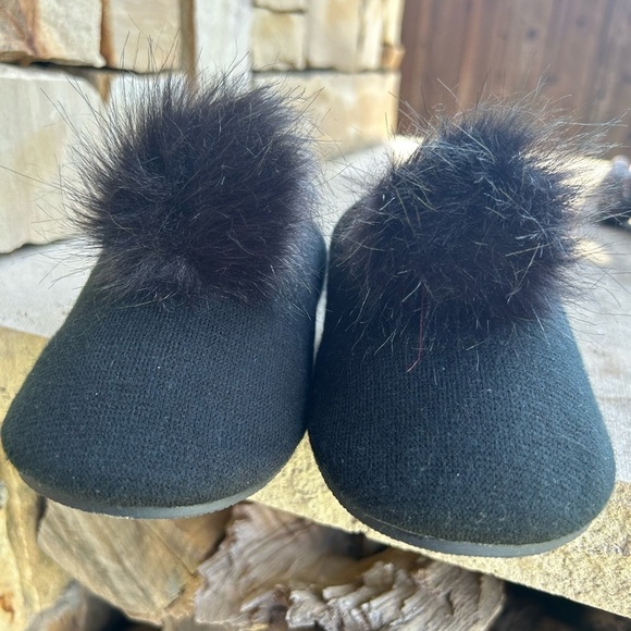 Journee collection Night Fall black slide slippers w/poof NWT Sz-9.   C - Picture 10 of 11